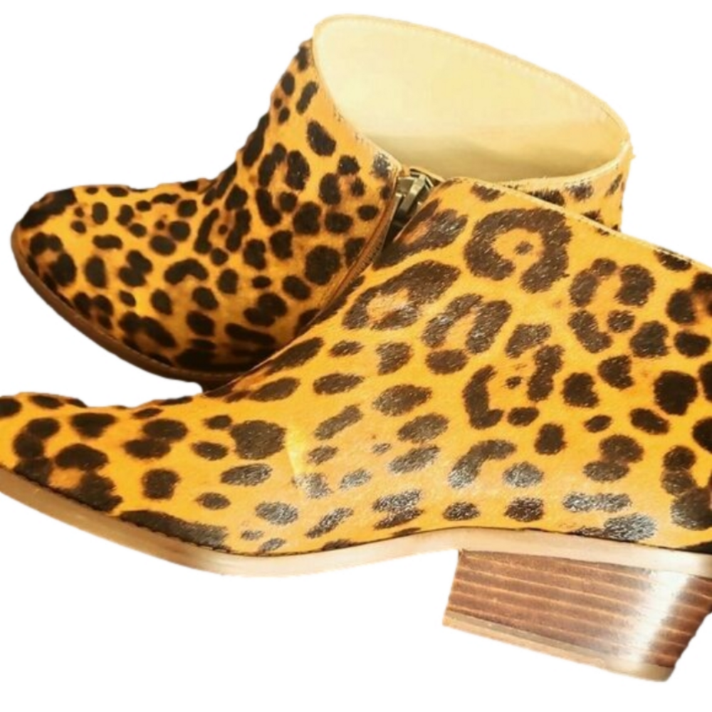 1State βcow hairΒ ankle booties